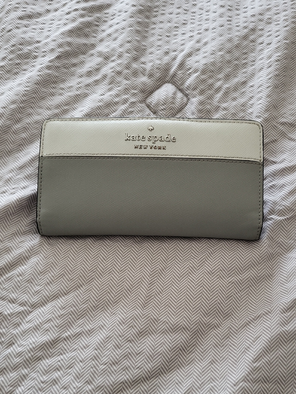 kate spade Two-Tone Cream and Light Gray Continental Wallet